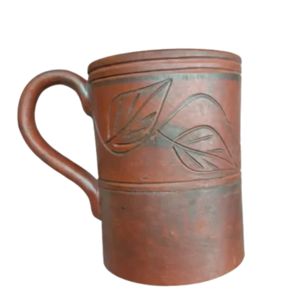 হাতে তৈরি মাটির মগ